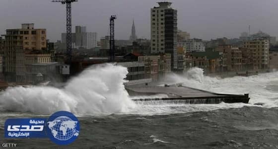 عواصف عاتية بسرعة 195 كم تجتاح فلوريدا مع اقتراب إعصار إرما