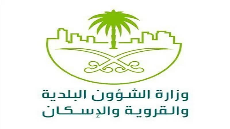 مدني الدمام يسيطر على تسرب مادة كيميائية من صهريج شاحنة بطريق بقيق "صور"