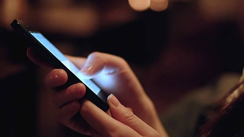 بالفيديو .. متخصص يكشف أسباب تبخر الدموع خلال فترة الصيف