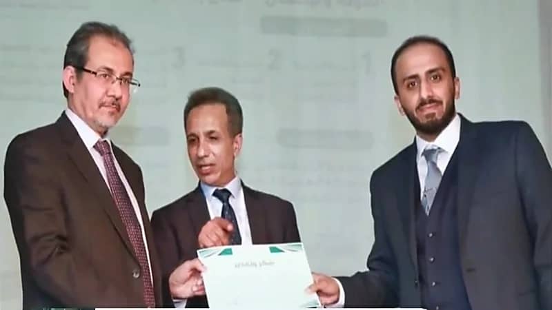 بالفيديو.. مبتعث يطبق التعليم المعكوس على طلاب الحاسب الآلي