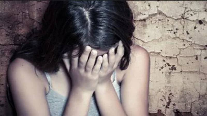 الحبس 3 سنوات لسائق هتك عرض طفلة