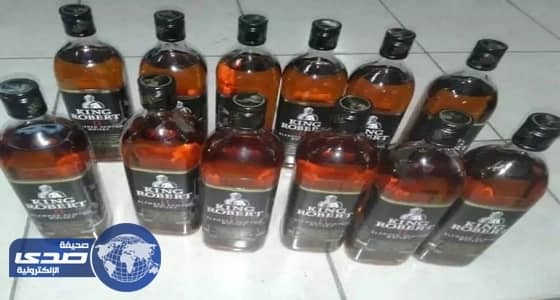 ضبط شابين بحوزتهما 12 عبوة مسكر بجازان