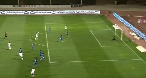 بالفيديو.. توقف مباراة الفيحاء والفتح احترامًا لأذان صلاة المغرب