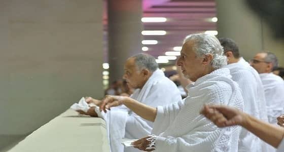 بالصور.. أمير مكة ونائبه يرميان جمرة العقبة