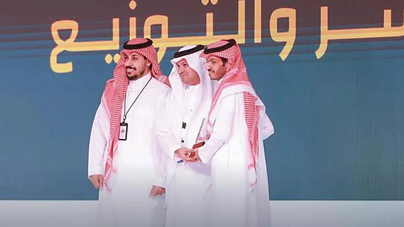 بالصور.. تكريم أبرز 6 دور نشر ضمن فعاليات معرض الكتاب بـ300 ألف ريال