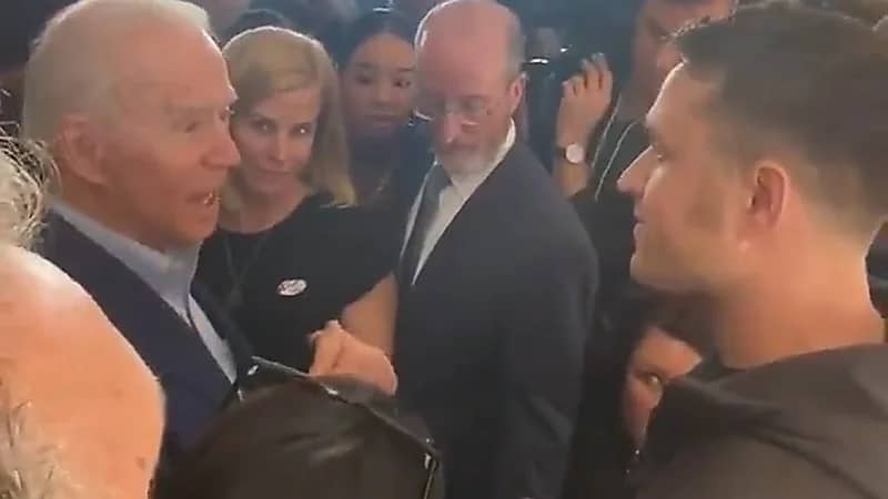 جندي أمريكي سابق لبايدن: يداك ملطختان بالدم في العراق وأفغانستان (فيديو)