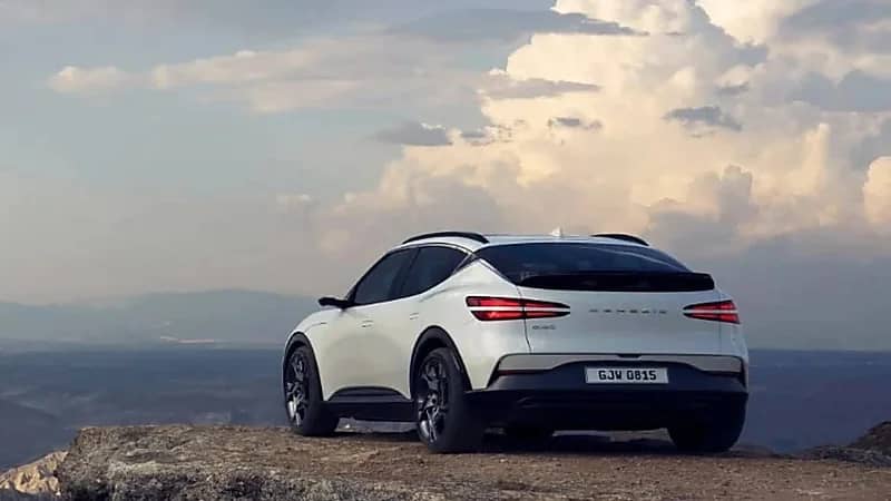 بالصور.. جينيسيس تزيح الستار عن نسختها الكهربائية GV60 موديل 2022