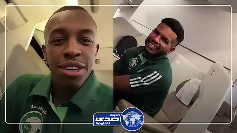 سعود عبدالحميد يمازح البليهي في طائرة المنتخب المُغادرة : علوه الأمور طيبة .. فيديو