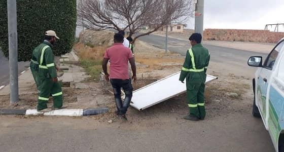 بالصور.. إزالة 95 لوحة إعلانية بالطائف