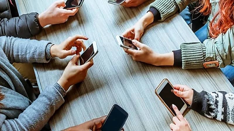 مخاطر الاستخدام المتواصل لمواقع التواصل الاجتماعي