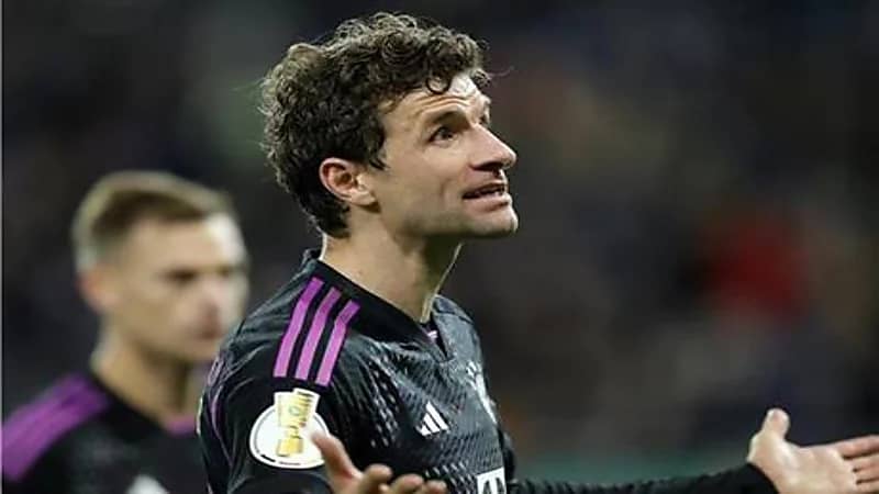 مولر يهاجم زملاءه في بايرن ميونخ لعدم احترام المشجعين