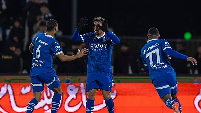 ثلاثي الهلال يواجه خطر الإيقاف قبل مواجهة الأخدود