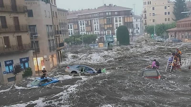 فيضانات عنيفة تجتاح تارازونا الإسبانية إثر أمطار غزيرة مفاجئة.. فيديو