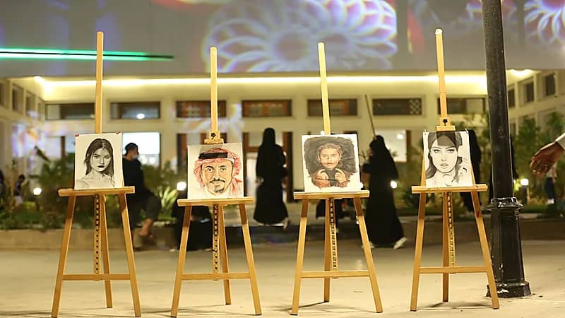 بالصور.. فرح تخطف جائزة الرسم في فعاليات حكاية بالمدينة