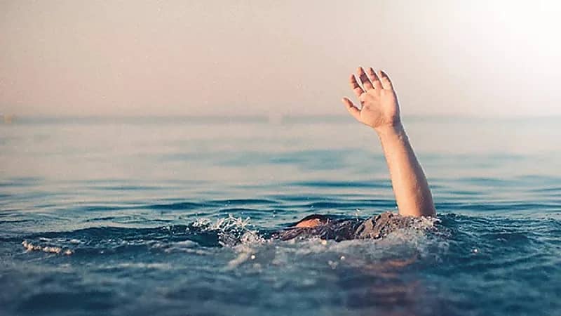 حرس الحدود بجازان ينقذ طفلة من الغرق