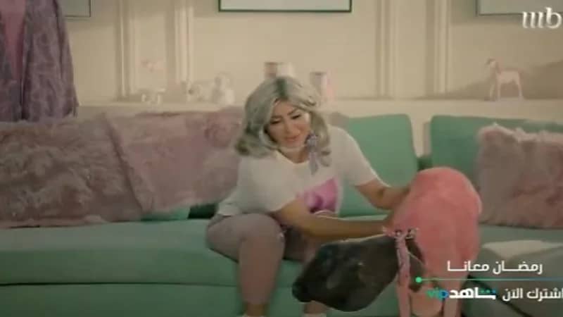 شاهد.. ريم عبدالله تقلد موديل روز.. والجمهور ينقسم حول إجادتها للشخصية