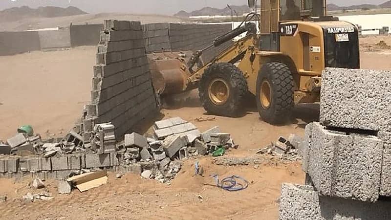 أمانة جدة تزيل أسوار مخالفة بمساحة 15 ألف متر مربع