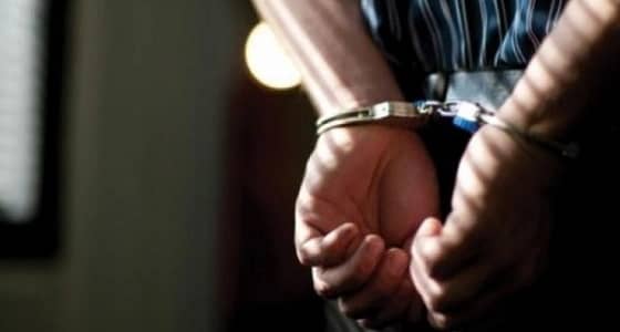 رجل يذبح حبيبته أثناء تواجدها مع شاب