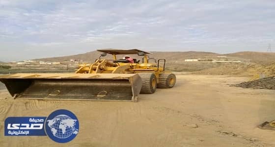 بالفيديو.. مواطن يشكو بلدية غامد الزناد بعد إزالة حوش املاكه دون علمه