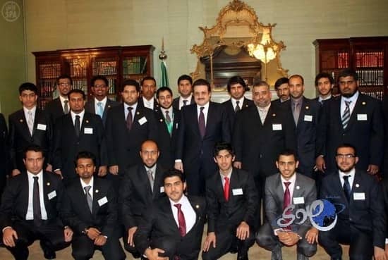 الأمير محمد بن نواف يستقبل وفدا طلابيًا من جامعة الملك فهد للبترول والمعادن