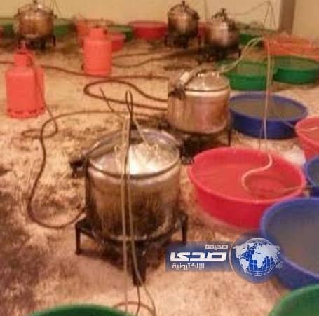 بالصور.. الهيئة تضبط مصنع للخمور تديره عمالة اسيوية جنوب حائل