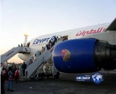 مشاجرة على متن طائرة مصرية بسبب كوب شاي