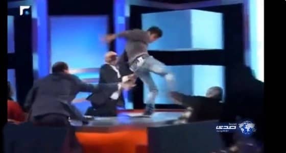اللبناني "ضارب أمه" يعتذر للمشاهدين.. ويتجاهل والدته (فيديو)