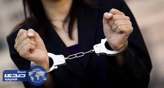 أم تصاب بصدمة بعد القبض على ابنتيها بتهمة ممارسة الأعمال المنافية للآداب
