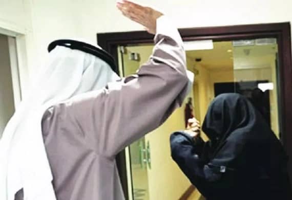 بالفيديو..صرخات سيدة تتعرض للضرب..وتويتر يشتعل " انقذوا معنفة أبها "