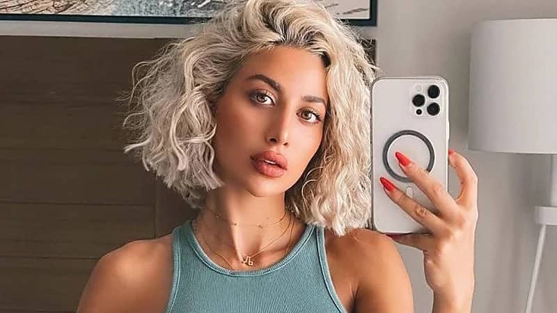 بالفيديو.. مودل روز تتعرض لحادث مروع