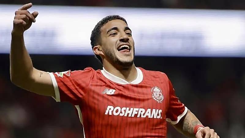 باتشوكا يعزز دفاعه قبل موقعة الهلال في المونديال