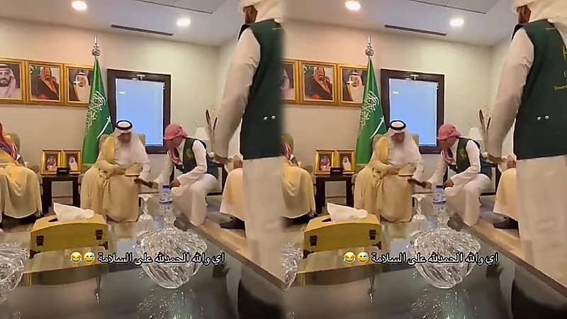 موقف طريف بين الدكتور عبدالله الربيعة ومهند الفيصل يحصد تفاعلاً واسعاً.. فيديو