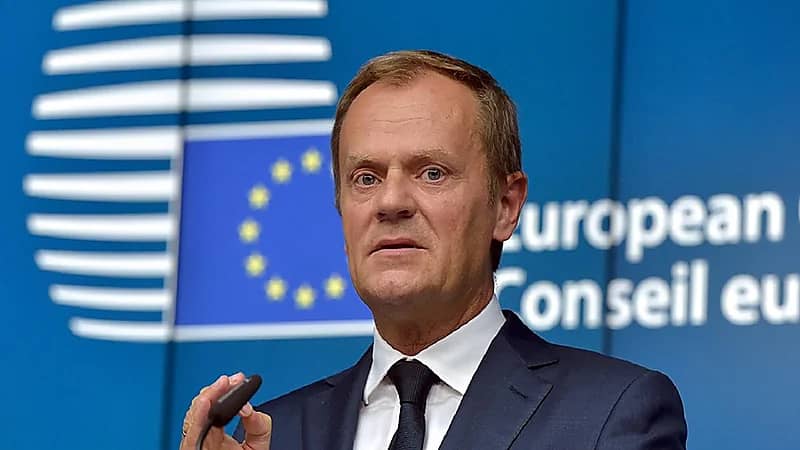 سحب رخصة رئيس وزراء أسبق لتجاوزه السرعة