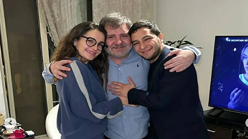 بالصور.. ابنة أصالة تجتمع بوالدها بعد انقطاع