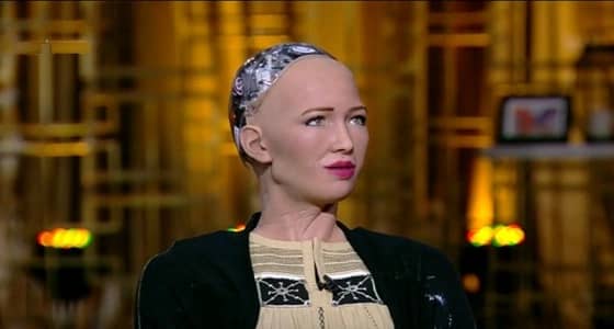 بالفيديو.. الروبوت صوفيا تعبر عن استياءها من عنف البشر