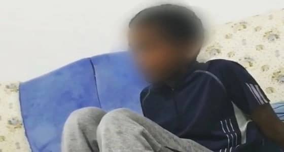 أب يعنف ابنه لإخفاقه في الدراسة وينشر له فيديو بمواقع التواصل