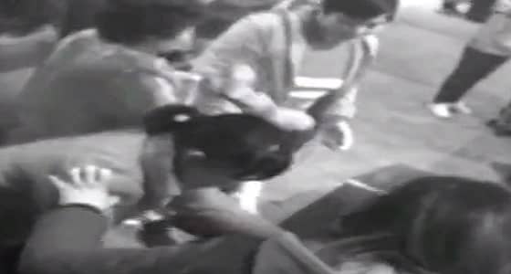 بالفيديو.. سيدة تمر من جهاز فحص الحقائب بمحطة قطار