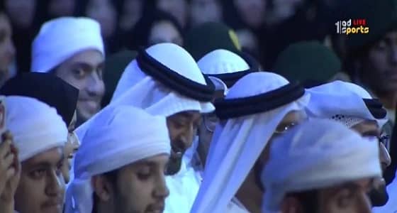 فيديو للتاريخ.. رد فعل طريف من ولي عهد أبو ظبي بعد سؤاله عن أداء السيتي