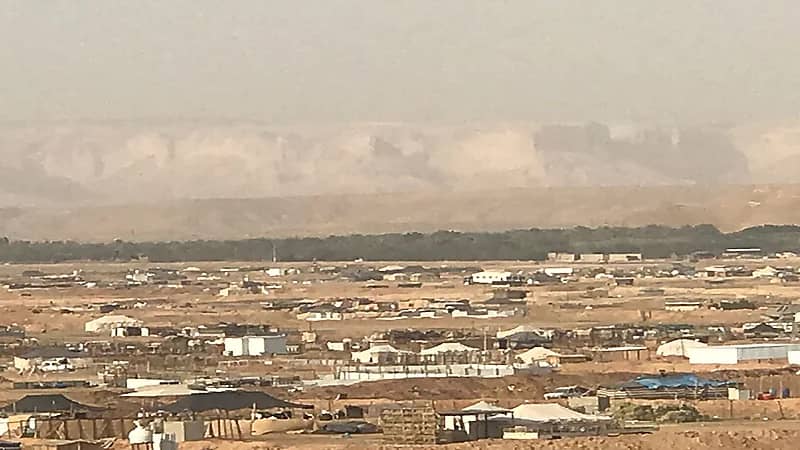 مواطن يشكو من انتشار الحظائر والروائح الكريهة والحلال الميت بالمزاحمية