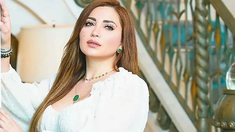 شاهد.. نسرين طافش تخطف الأنظار بالعباءة والحجاب