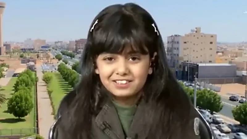 طفلة تحطم الأرقام القياسية في الغوص تحت الأعماق ..فيديو