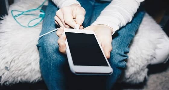 شواحن الآيفون المزيفة تعرض حياة المستخدمين للخطر