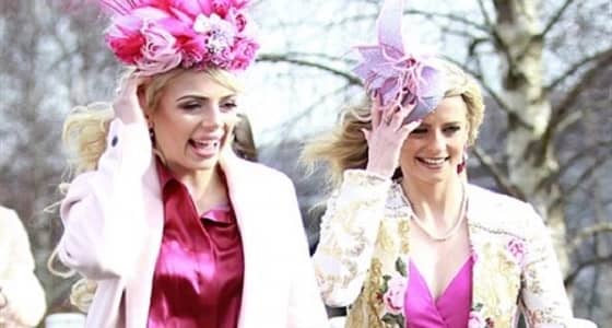 بالصور.. بريطانيات يحولن سباق خيل إلى مهرجان للأناقة