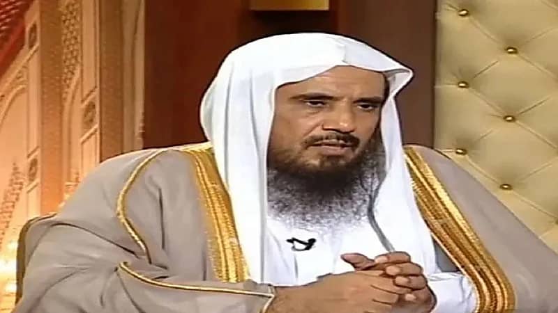 الشيخ الخثلان يوضح "من أين يبدأ الإحرام لمن ينتظر تصريح العمرة في مكة ؟"