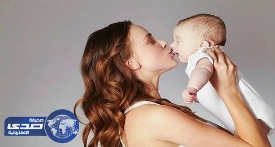 احذري تقبيل طفلك من فمه لعدم نقل الفيروسات الخطيرة إليه