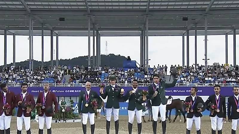المنتخب الوطني لقفز الحواجز يفور بالميدالية الذهبية في الألعاب الآسيوية .. فيديو