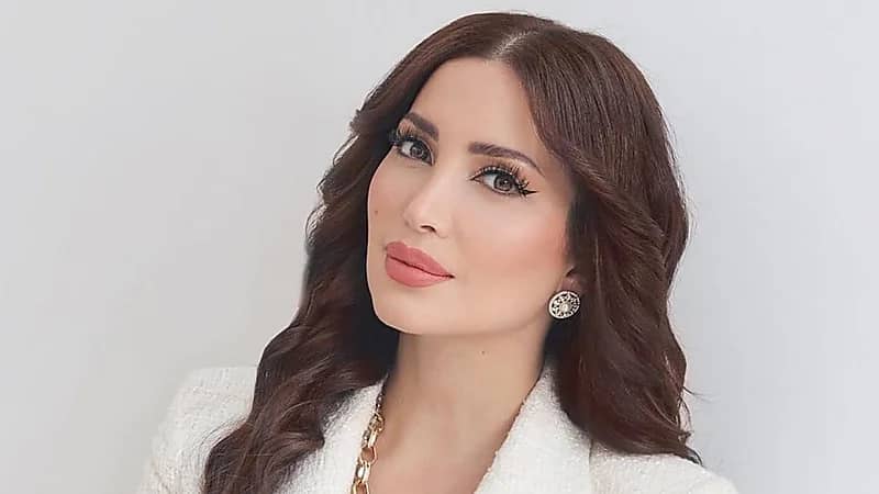 نسرين طافش تجذب الأنظار برقصها في الساحل الشمالي بمصر.. فيديو