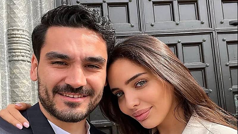 لاعب مانشستر سيتي  يعلن زواجه من مذيعة تونسية