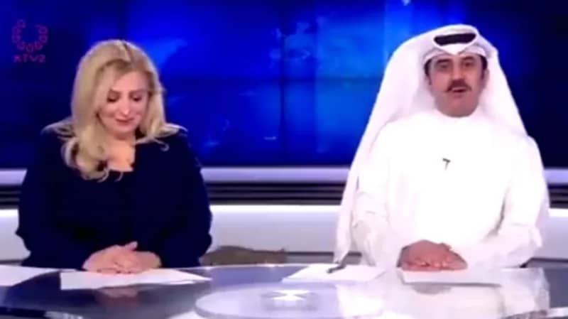 شاهد.. قط يسير خلف مذيعي أخبار على الهواء مباشرة