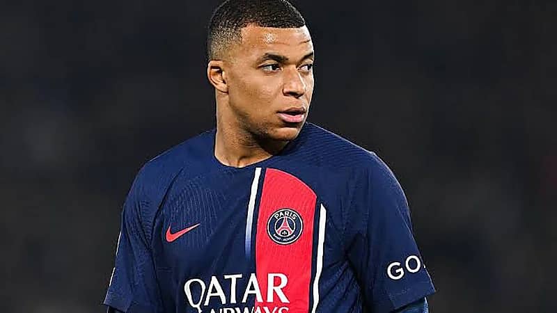 الكشف عن سبب تأخر مبابي عن الصعود إلى حافلة سان جيرمان بعد مباراة دورتموند